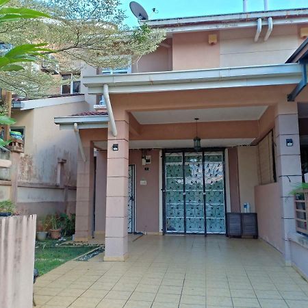 Muslim Dinaim Homestay Tanjong Malim Exterior foto